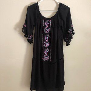 Like New Xhilaration Loose Fitting Dress w/Embroidery and Detailing